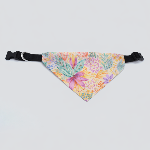 Bandana con collar ajustable para mascotas diseño bloom